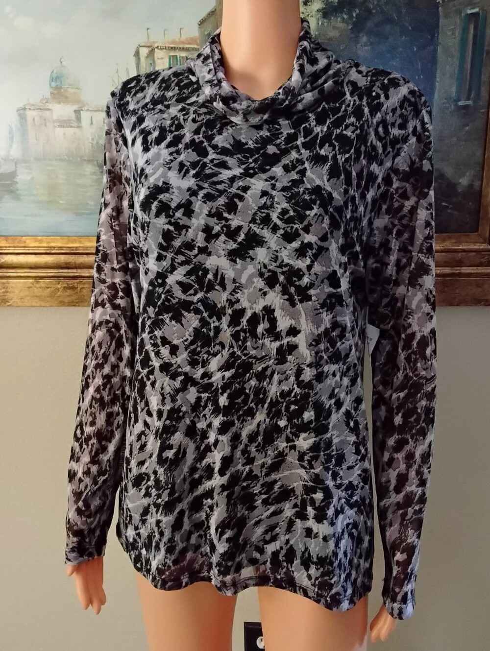 Women’s Black, White & Gray Long-Sleeve Mesh Top Size Large - NWT